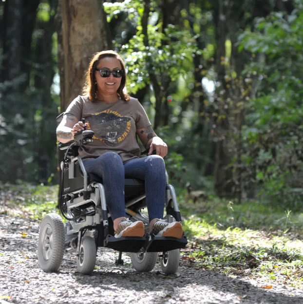 Cadeira de Rodas Motorizada Dobrável em Alumínio D1000